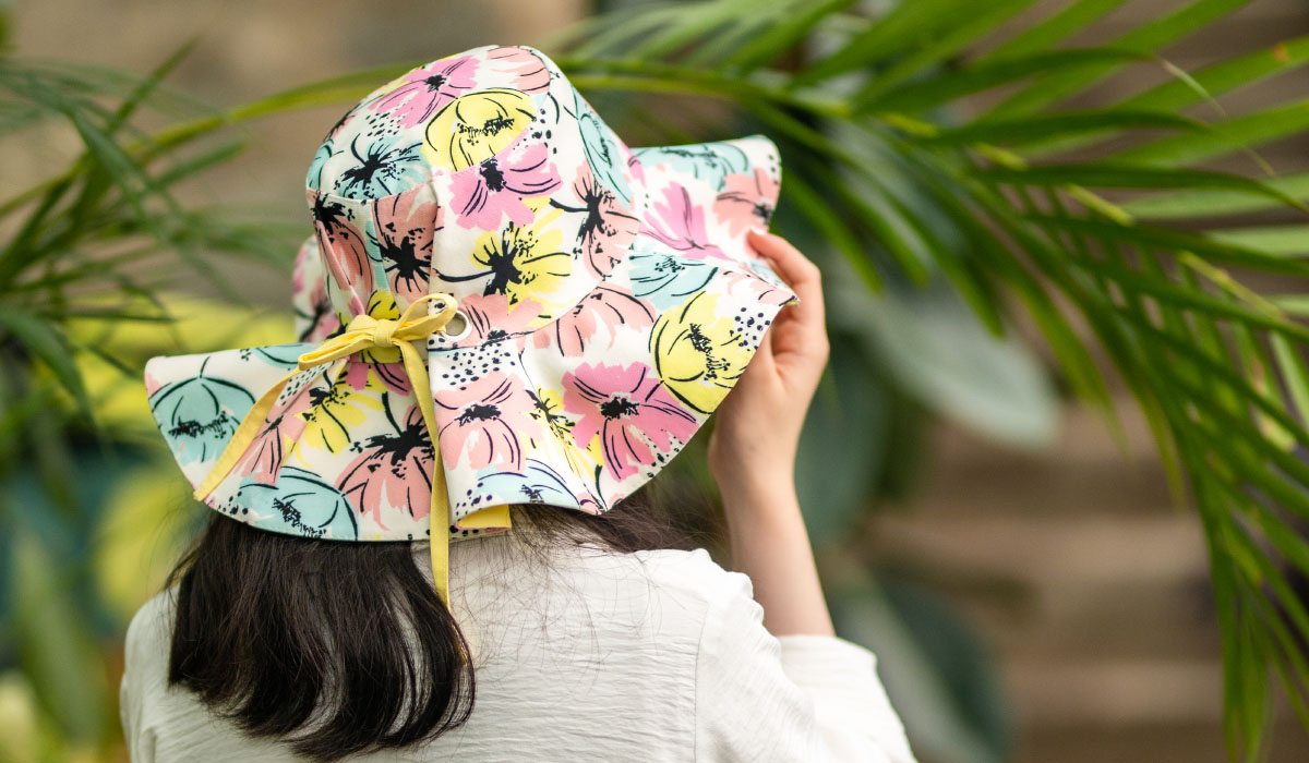 بنر کلاه پشت پیلی و پرچی