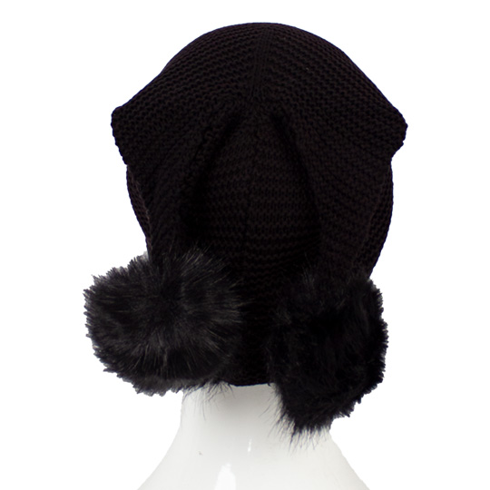 کلاه تک پوم‌دار رو گوشی meshki-posht