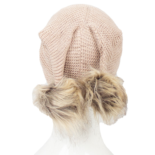 کلاه تک پوم‌دار رو گوشی kerem-posht