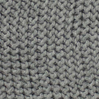 کلاه تک پوم‌دار رو گوشی abi