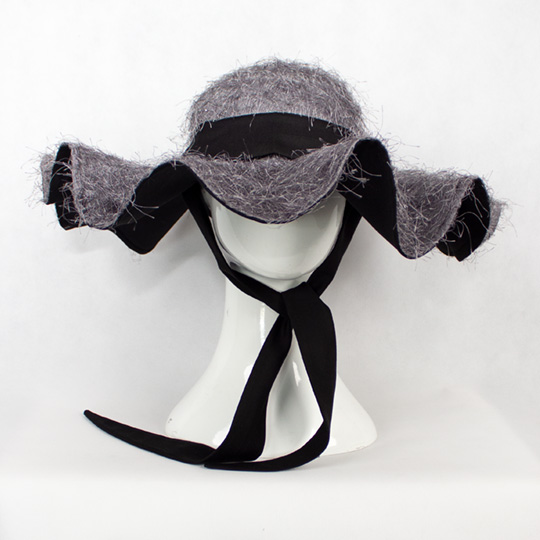 کلاه چین‌دار مخمل ریش‌دار zeshte3