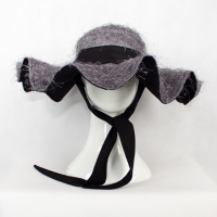 کلاه چین‌دار مخمل ریش‌دار zeshte1