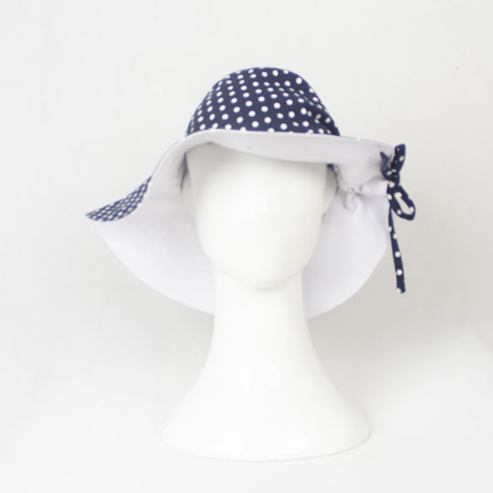 کلاه دراپه خال خال سفید 3